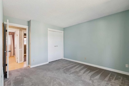 923 Midridge Drive Se, Calgary, AB - Indoor Photo Showing Other Room