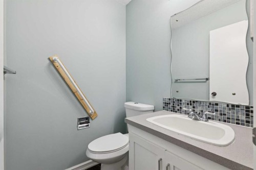 923 Midridge Drive Se, Calgary, AB - Indoor Photo Showing Bathroom