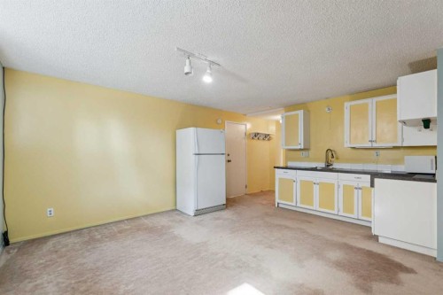 923 Midridge Drive Se, Calgary, AB - Indoor Photo Showing Kitchen