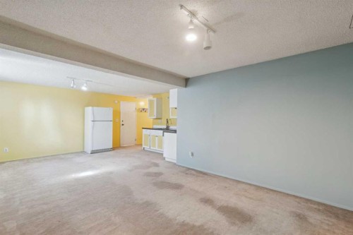 923 Midridge Drive Se, Calgary, AB - Indoor