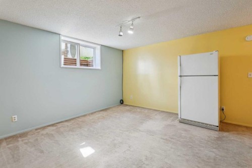 923 Midridge Drive Se, Calgary, AB - Indoor