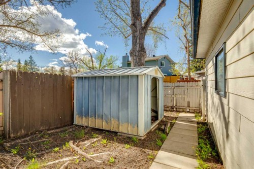 923 Midridge Drive Se, Calgary, AB - Outdoor