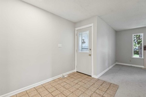 923 Midridge Drive Se, Calgary, AB - Indoor Photo Showing Other Room