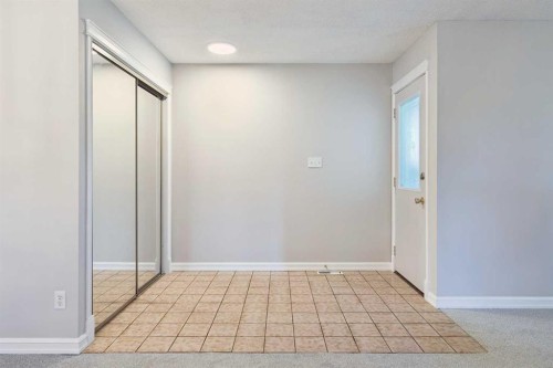 923 Midridge Drive Se, Calgary, AB - Indoor Photo Showing Other Room