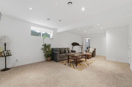 22 Redstone Road Ne, Calgary, AB - Indoor