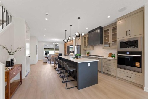 4608 81 Street Nw, Calgary, AB - Indoor Photo Showing Kitchen With Upgraded Kitchen