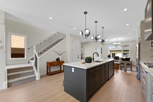 4608 81 Street Nw, Calgary, AB - Indoor Photo Showing Kitchen With Upgraded Kitchen