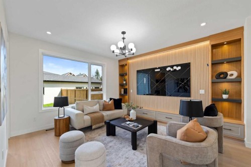 4608 81 Street Nw, Calgary, AB - Indoor Photo Showing Living Room