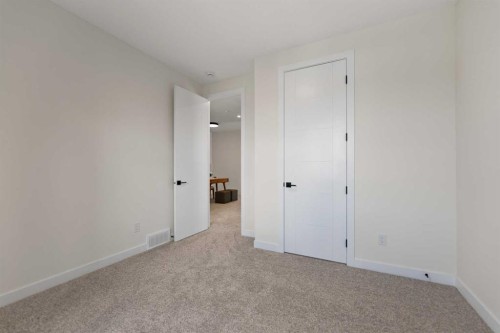 4608 81 Street Nw, Calgary, AB - Indoor Photo Showing Other Room