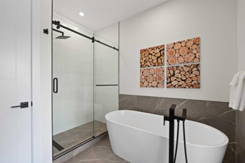 4608 81 Street Nw, Calgary, AB - Indoor Photo Showing Bathroom