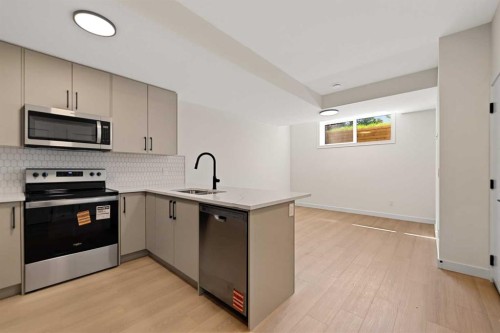 4608 81 Street Nw, Calgary, AB - Indoor Photo Showing Kitchen