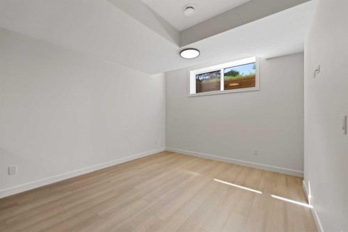 4608 81 Street Nw, Calgary, AB - Indoor Photo Showing Other Room