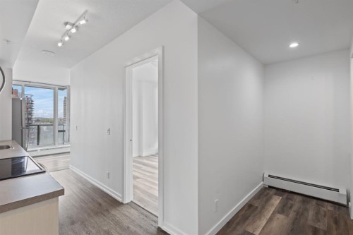 712-450 8 Avenue Se, Calgary, AB - Indoor Photo Showing Other Room