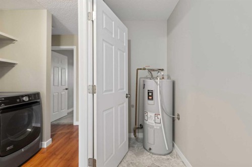 1402-13104 Elbow Drive Sw, Calgary, AB - Indoor Photo Showing Laundry Room