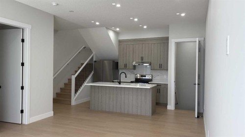 1236 17 Avenue Nw, Calgary, AB - Indoor Photo Showing Kitchen With Upgraded Kitchen
