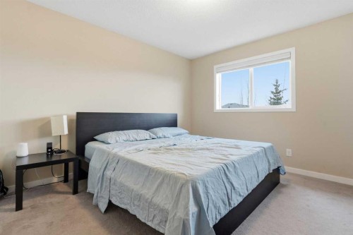 31 Evansridge Crescent Nw, Calgary, AB - Indoor Photo Showing Bedroom