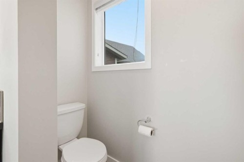 31 Evansridge Crescent Nw, Calgary, AB - Indoor Photo Showing Bathroom
