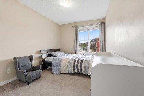 31 Evansridge Crescent Nw, Calgary, AB - Indoor Photo Showing Bedroom