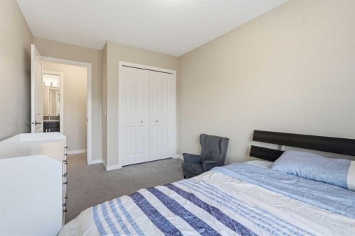 31 Evansridge Crescent Nw, Calgary, AB - Indoor Photo Showing Bedroom