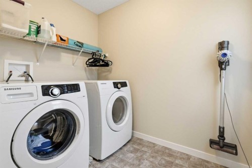 31 Evansridge Crescent Nw, Calgary, AB - Indoor Photo Showing Laundry Room