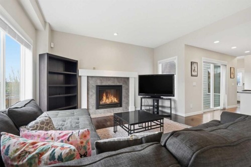 31 Evansridge Crescent Nw, Calgary, AB - Indoor Photo Showing Living Room With Fireplace
