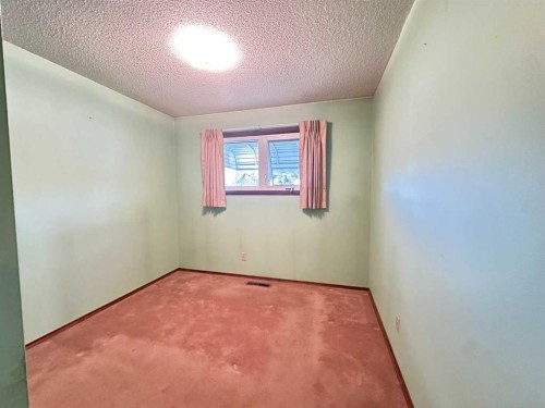 1628 Rouleau Crescent Se, Calgary, AB - Indoor Photo Showing Other Room