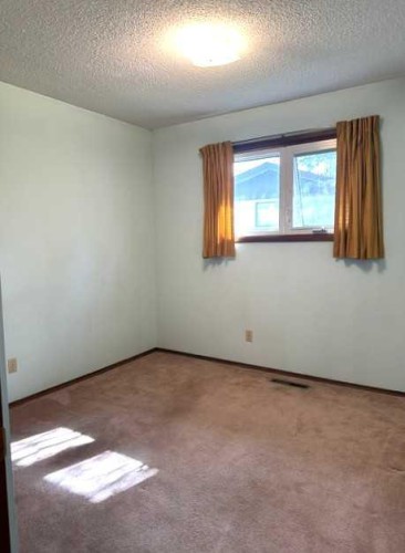 1628 Rouleau Crescent Se, Calgary, AB - Indoor Photo Showing Other Room