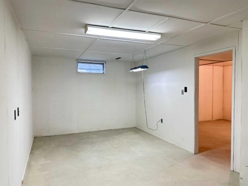 1628 Rouleau Crescent Se, Calgary, AB - Indoor Photo Showing Other Room