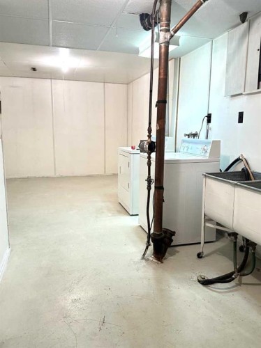 1628 Rouleau Crescent Se, Calgary, AB - Indoor Photo Showing Laundry Room