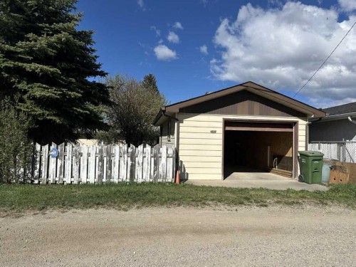 1628 Rouleau Crescent Se, Calgary, AB - Outdoor