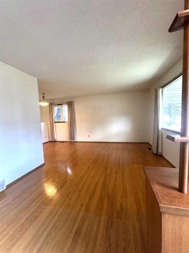 1628 Rouleau Crescent Se, Calgary, AB - Indoor Photo Showing Other Room