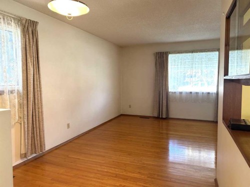 1628 Rouleau Crescent Se, Calgary, AB - Indoor Photo Showing Other Room