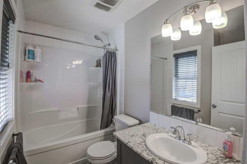 29 Drake Landing Loop, Okotoks, AB - Indoor Photo Showing Bathroom