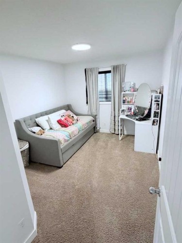 29 Drake Landing Loop, Okotoks, AB - Indoor Photo Showing Bedroom