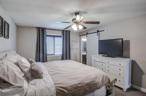 29 Drake Landing Loop, Okotoks, AB - Indoor Photo Showing Bedroom