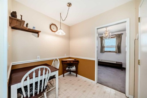 3132 48 Street Sw, Calgary, AB - Indoor Photo Showing Other Room