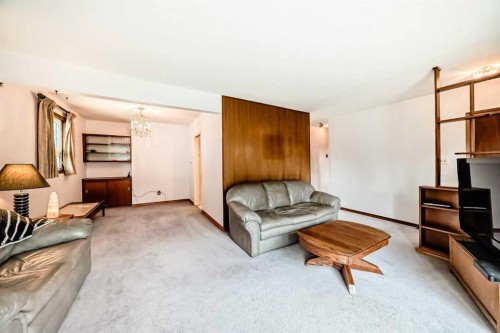 3132 48 Street Sw, Calgary, AB - Indoor Photo Showing Living Room