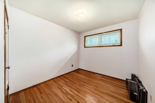 3132 48 Street Sw, Calgary, AB - Indoor Photo Showing Other Room