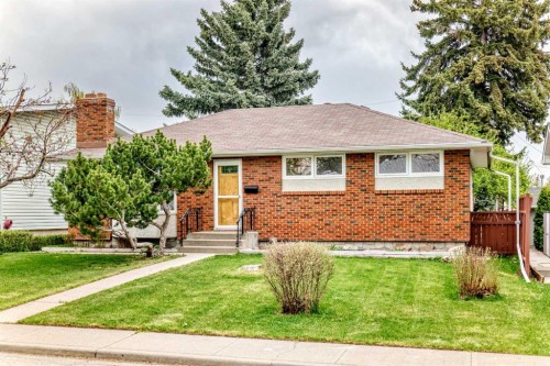 3132 48 Street Sw, Calgary, AB - Outdoor