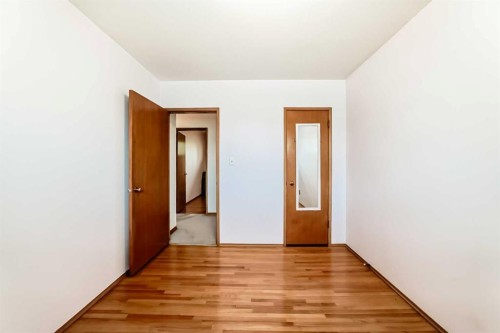 3132 48 Street Sw, Calgary, AB - Indoor Photo Showing Other Room