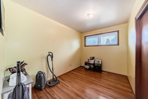 3132 48 Street Sw, Calgary, AB - Indoor Photo Showing Other Room