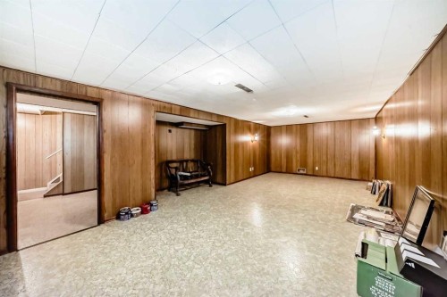 3132 48 Street Sw, Calgary, AB - Indoor Photo Showing Other Room