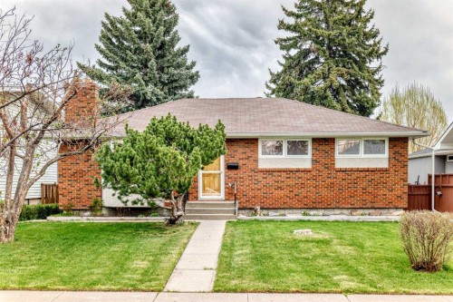 3132 48 Street Sw, Calgary, AB - Outdoor