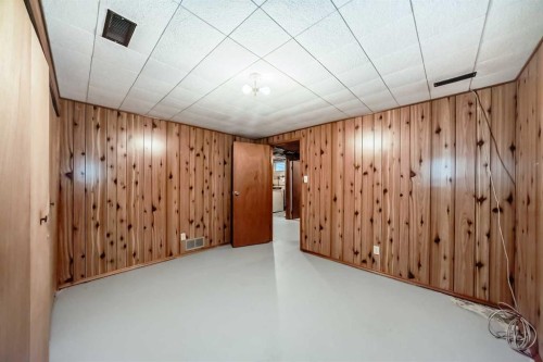 3132 48 Street Sw, Calgary, AB - Indoor Photo Showing Other Room