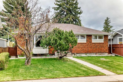 3132 48 Street Sw, Calgary, AB - Outdoor