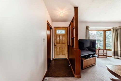 3132 48 Street Sw, Calgary, AB - Indoor Photo Showing Other Room