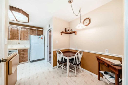 3132 48 Street Sw, Calgary, AB - Indoor