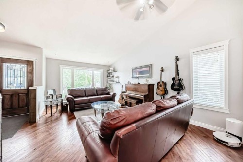 260 Westchester Way, Chestermere, AB - Indoor Photo Showing Living Room