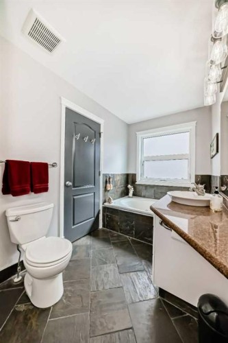 260 Westchester Way, Chestermere, AB - Indoor Photo Showing Bathroom