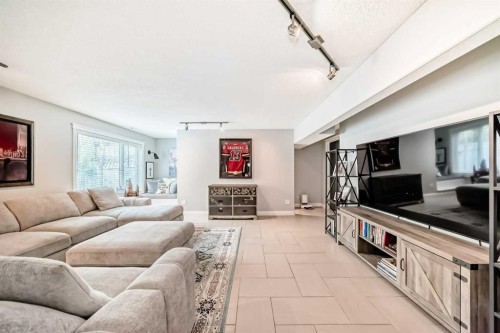260 Westchester Way, Chestermere, AB - Indoor Photo Showing Living Room